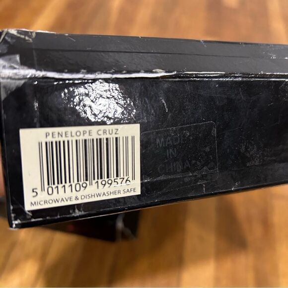 Penelope Cruz Artwork Mother’s Day Plate Whatever It Takes Whateverittakes.org. - Picture 3 of 9